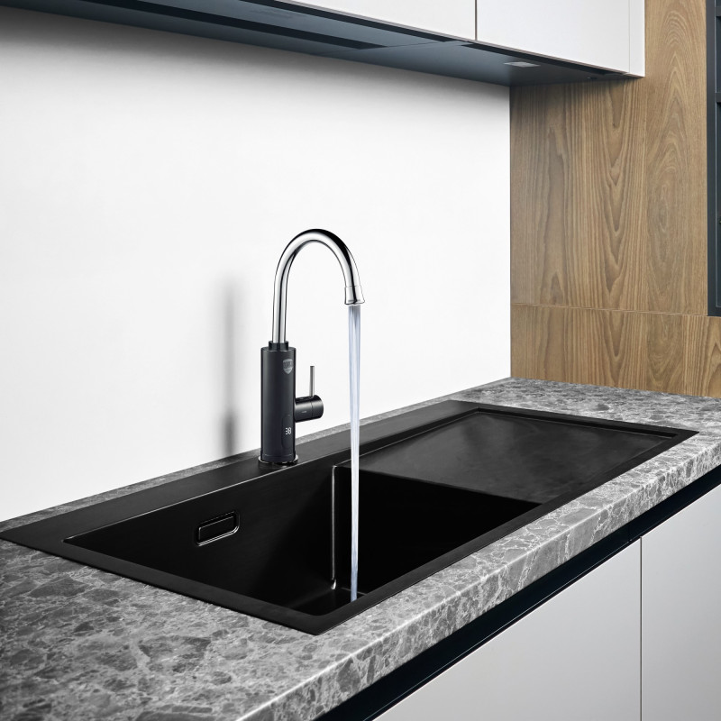 Проточный водонагреватель Royal Thermo QuickTap (Black) в интерьере