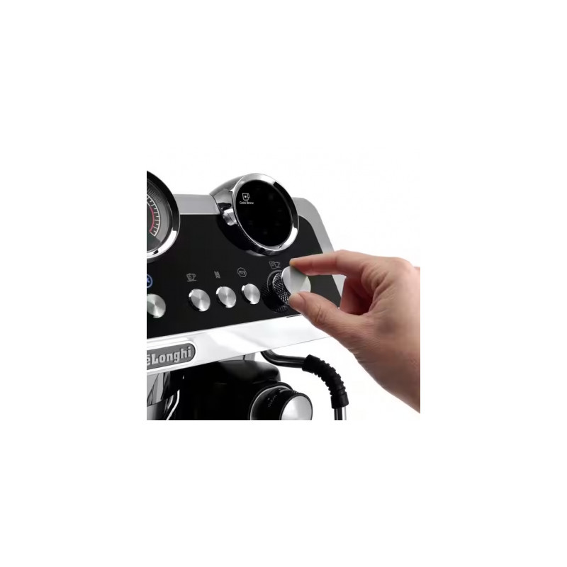 Кофеварка DeLonghi EC 9865 M вблизи