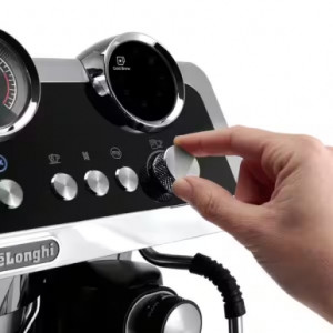 Кофеварка DeLonghi EC 9865 M вблизи