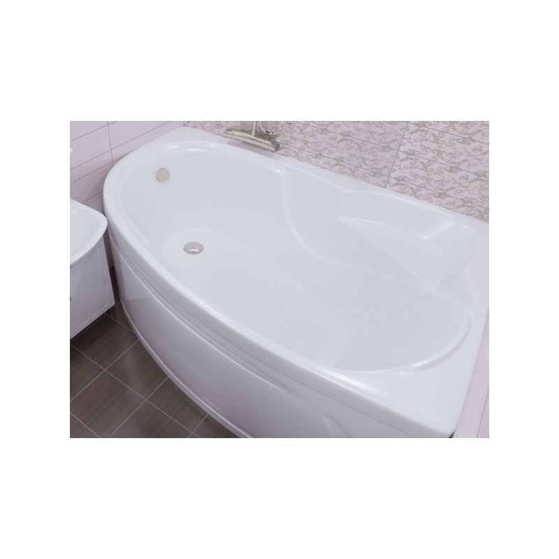 Ванна акриловая Triton Кайли 150x100 L (с каркасом, сифоном) в интерьере