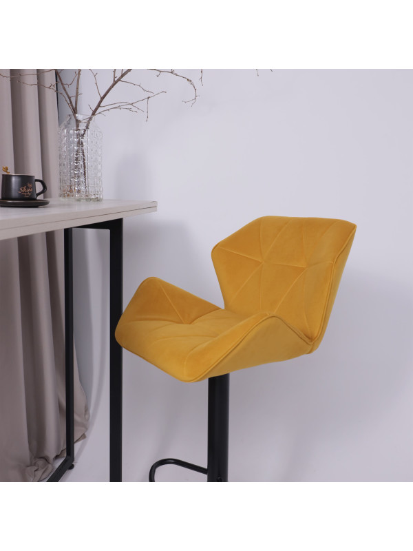 Стул AksHome Berlin GB горчичный/черный в интерьере (1)