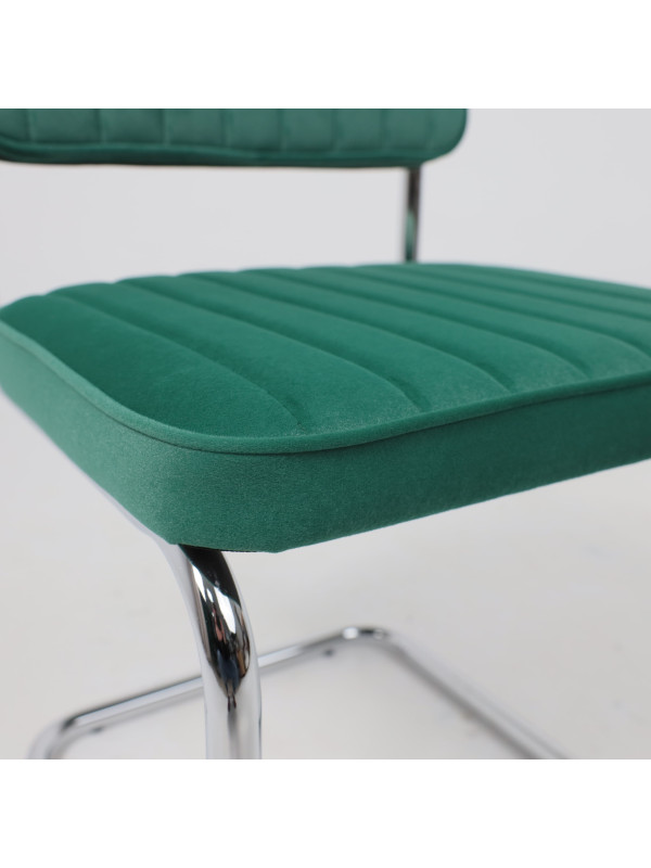 Стул офисный AksHome Славия Люкс зеленый вблизи