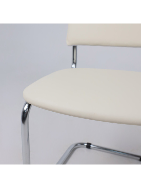 Стул офисный AksHome Славия кремовый вблизи