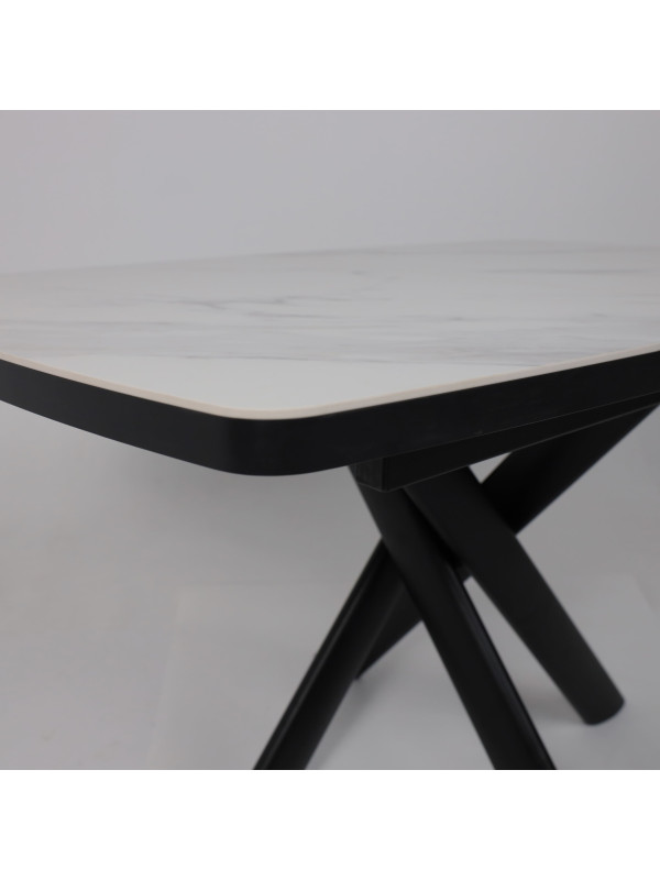 Кухонный стол MamaDoma Leonel-130 Calakatta ST Cer/черный под углом