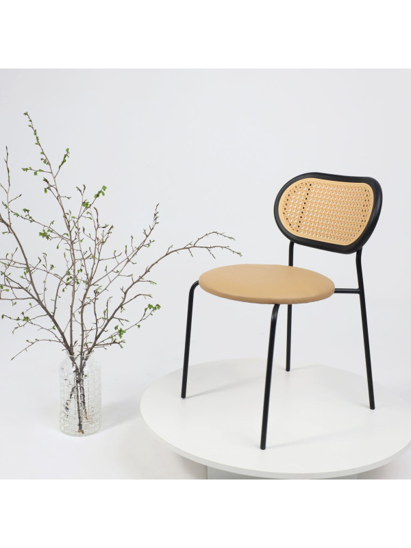 Стул AksHome Teo бежевый/черный в интерьере