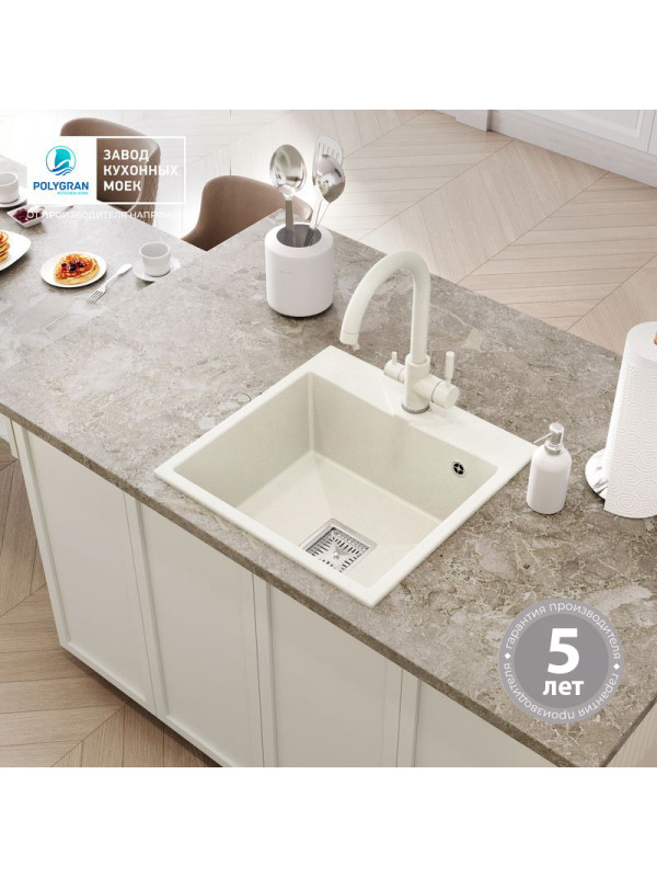 Кухонная мойка Polygran Blade 500 белый хлопок в интерьере
