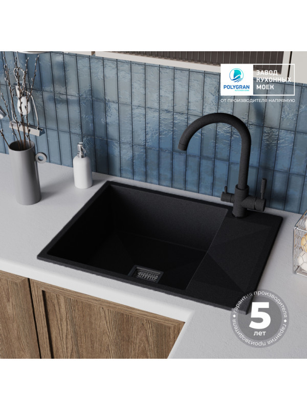 Кухонная мойка Polygran Blade 660 космос черный металлик интерьер