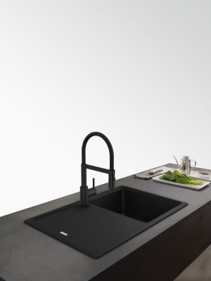 Смеситель Franke Lina Semi-pro черный интерьер