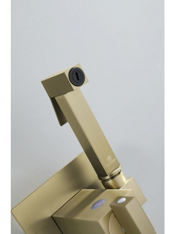 Смеситель Ganzer GZ01157 матовое золото интерьер 6