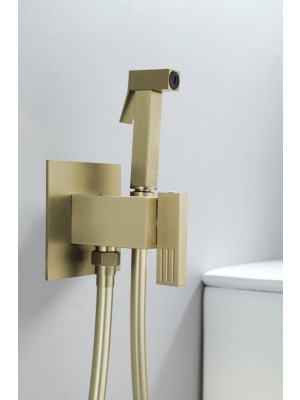 Смеситель Ganzer GZ01157 матовое золото интерьер 3