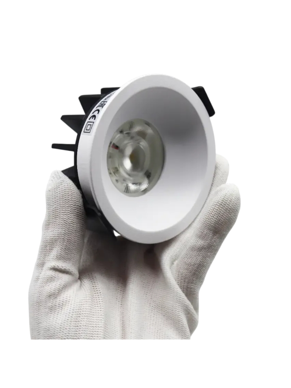 Точечный светильник truEnergy VECTOR 10560 белый (12 Вт) под углом