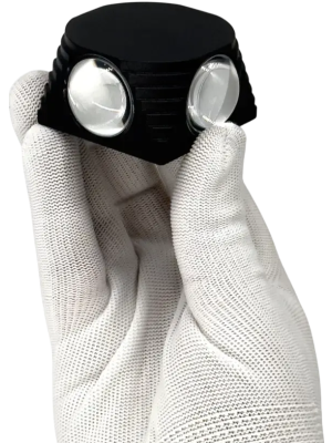Уличный настенный светильник truEnergy LED FACADE 27002 черный в руке