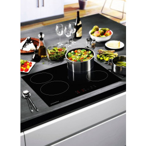 Электрическая варочная панель Maunfeld EVCE.594 Black в интерьере