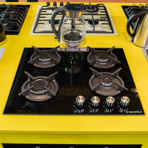 Maunfeld EGHG.64.1CB/G Black в сочетании с желтой рабочей поверхностью