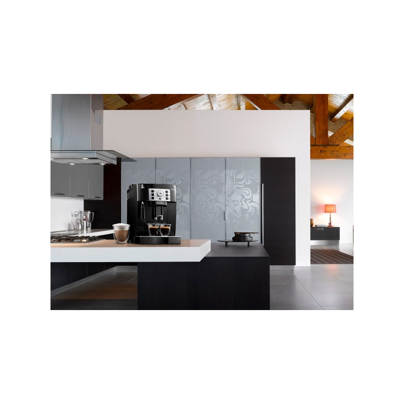 Фото кофемашины DeLonghi Magnifica S ECAM22.110.B в интерьере