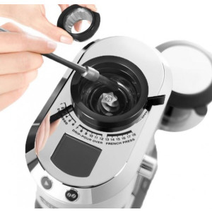 Кофемолка DeLonghi KG 521 M чистка