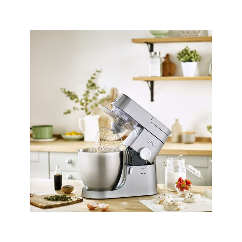 Кухонный комбайн Kenwood Chef XL KVL 4100 S на кухне