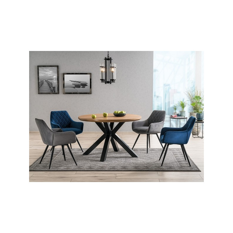 Стул Signal Linea Velvet серый/черный матовый и стул Signal Linea Velvet синий/черный матовый в другом интерьере с деревянным обеденным столом