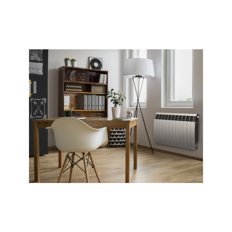 Радиатор биметаллический Royal Thermo BiLiner 500 Silver Satin (10 секций) в интерьере