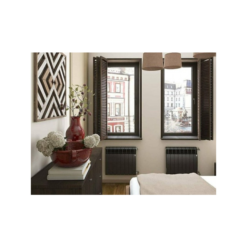 Радиатор биметаллический Royal Thermo BiLiner 500 Noir Sable (10 секций) в интерьере