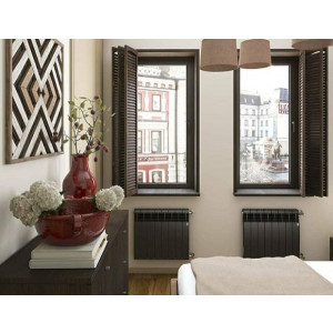 Радиатор биметаллический Royal Thermo BiLiner 500 Noir Sable (12 секций) в интерьере