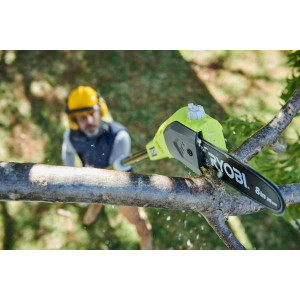 Высоторез Ryobi OPP1820 в процессе работы